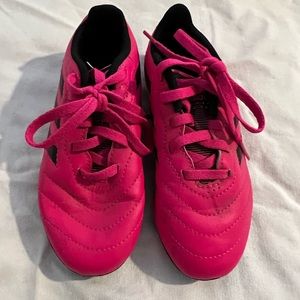 Toddler Girls Soccer Cleats & Shin Guards